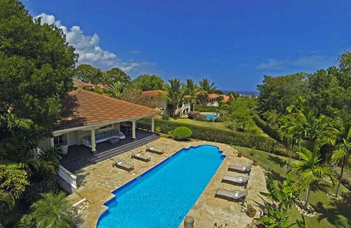 Urbanizacion Tavarez Villa | Not just the beaches: residence with basketball/tennis court, football field!