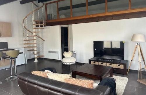 Cabestany Apartment | Nouveau - L'Ensoleillé Terrasse & Atypique - 10 Min Plages - Serenité & Confort - IDEAL FAMILLE Parking et Wifi Gratuit - OFFRE SPECIALE