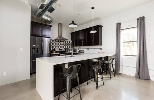 South Scottsdale Cottage | Nova-in the Middle of Old Town-walk to Everything!