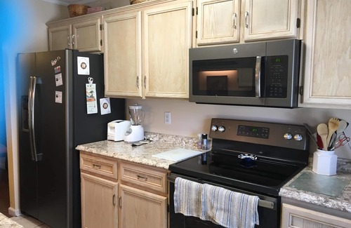 Aiken Condo | Now available short or long term. Convenient to Bruce’s Field .Pets ok.Updated