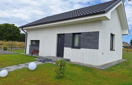 Cekcyn House | Nowoczesny wypoczynek - dom blisko jeziora i lasu