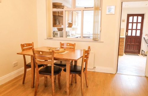 Belfast Cottage | NUMBER 91, pet friendly, with open fire in Belfast, County Antrim