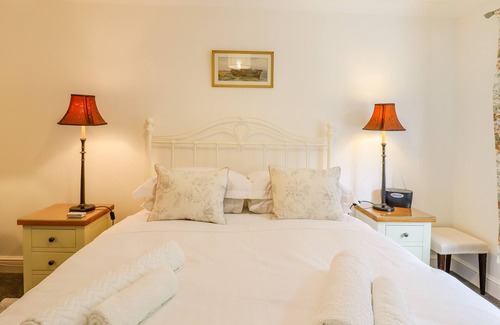 Sudbury Cottage | NUMBER SIX, romantic, character holiday cottage in Sudbury