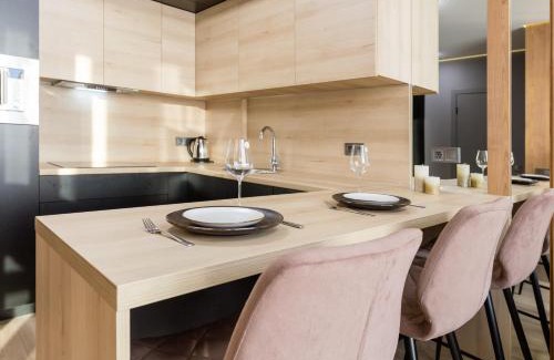 Shevchenkivs'kyi District Apartment | Nyvky Like Home - Файна Таун з сезонним басейном - Кв 53