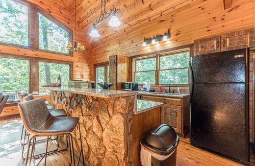 Cleveland Cabin | Oak Hill | 4BR 3.5BA | Luxury Secluded Log Cabin | Pool Table | Hot Tub