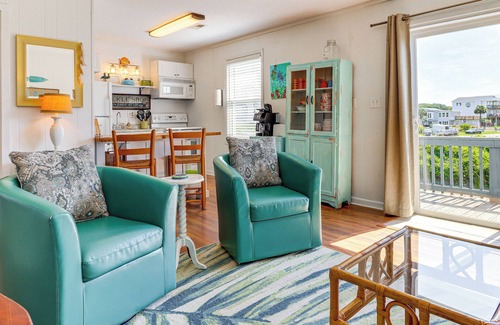 Yaupon Beach Apartment | Oak Island Condo w/Ocean View: Steps to Beach!