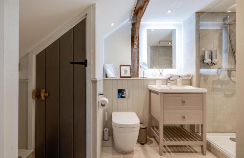 Maelor South House | Oak Tree Hideaway