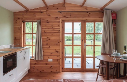 Low Catton Cottage | OAK TREE LODGE, romantic, character holiday cottage in Strensall