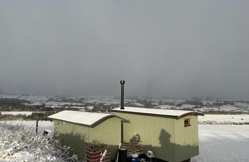 Great Fryup Dale Ski Chalet | Oakley View Shepherds Hut with hot tub