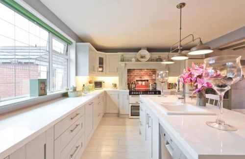 Bray House | Oakville, entire luxury home, close beach, mountains & Dublin City, Adults Only