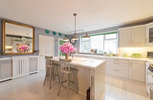Bray House | Oakville, entire luxury home, close beach, mountains & Dublin City, Adults Only