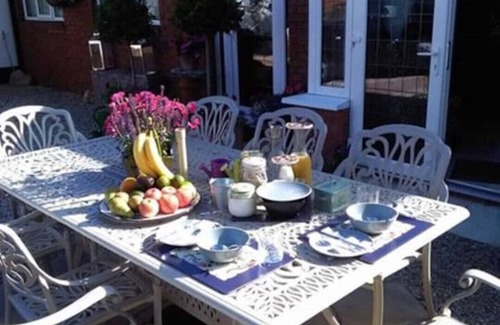 Bray House | Oakville, entire luxury home, close beach, mountains & Dublin City, Adults Only