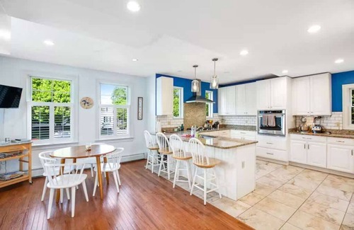 Annapolis House | Oasis by the Bay - Waterfront Heated Pool Hot Tub!