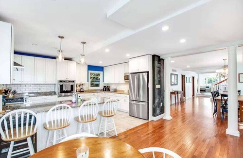 Annapolis House | Oasis by the Bay - Waterfront Heated Pool Hot Tub!