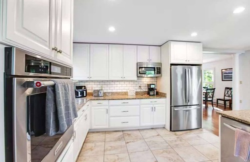 Annapolis House | Oasis by the Bay - Waterfront Heated Pool Hot Tub!