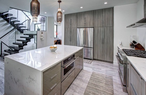 Seville House | Oasis in the Woods! Modern home-just mins to I71, I77 & I76 Close to Cleve-Akron