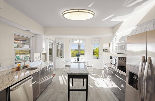 Spring Hill House | Oasis on the Gulf, screened pool, sunset, kayaks!