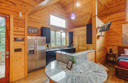 Cleveland Cabin | Oasis- Spa Cabin W/Sauna, Jacuzzi, and Rain Shower/hot tub