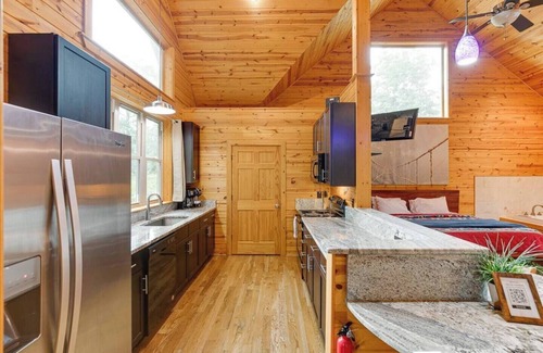 Cleveland Cabin | Oasis- Spa Cabin W/Sauna, Jacuzzi, and Rain Shower/hot tub