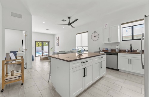 West Park House | Oasis Yard -Pool-Jets-Game Room-BBQ-Relaxing