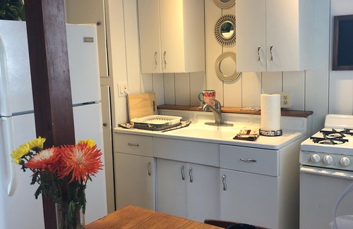 Ocean Beach Apartment | Ocean Beach, #8 Freedom, Retro Cottage/Studio, 3 Blocks to Beach enjoy! 🏖