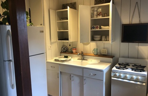 Ocean Beach Apartment | Ocean Beach, #8 Freedom, Retro Cottage/Studio, 3 Blocks to Beach enjoy! 🏖