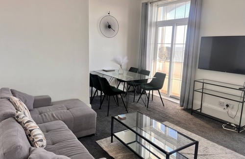 Southend-on-Sea Apartment | Ocean Breeze. Cosy beachside retreat.