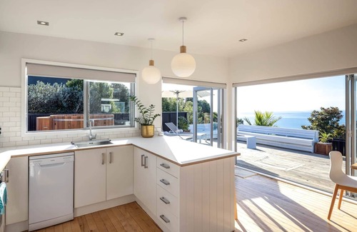 Waiheke Island House | OCEAN BREEZE COTTAGE | Coast & Country | WINTER DEAL - Stay for 3, Pay for 2