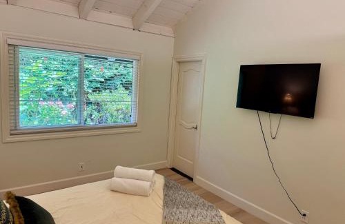 Muirlands West House | Ocean Breeze Haven Sunset & Pool La Jolla