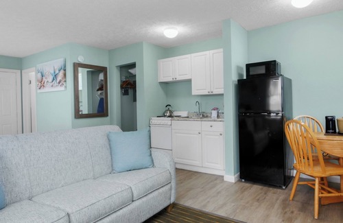 Bridgeport Heights Hotel | Ocean Court Beachfront Hotel