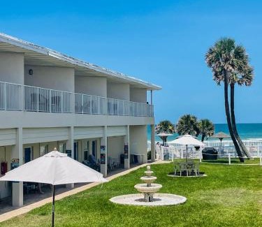 Bridgeport Heights Hotel | Ocean Court Beachfront Hotel
