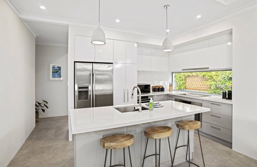 Quindalup House | Ocean Cove Chalet is just 500m from the Dunsborough beach