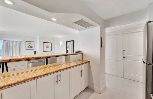 Galt Mile Apartment | Ocean Front 2-bedroom Suite