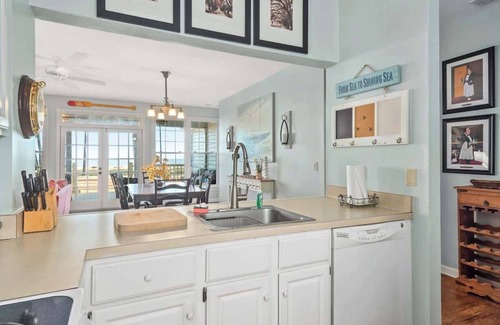 Melrose on the Beach House | Ocean-Front 2Bdr Cottage, Pet-Friendly