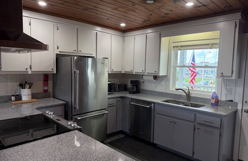 Sunset Beach Cottage | OCEAN FRONT CHARMING 4BD/2BA COTTAGE. Close to stores and pier! INCLUDES LINENS