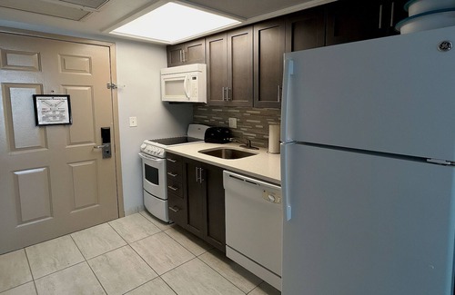 Ortona Park Apartment | Ocean Front Resort w/Beachfront Pool & Beach Access - Studio Unit