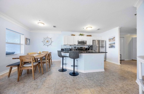 Butler Beach House | Ocean Hibiscus Retreat – For 8