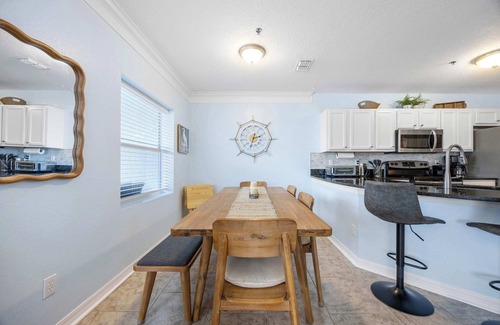 Butler Beach House | Ocean Hibiscus Retreat – For 8