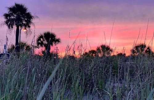 Surfside Beach House | Ocean Lakes 4 bedroom Cottage that sleeps 10