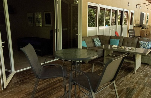 Torio House | Ocean/Pacific Beachfront Studio- 425 SQ. feet
