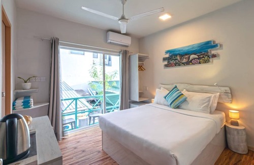 Cocoa Island Hotel | Ocean Pearl : Deluxe Triple Room
