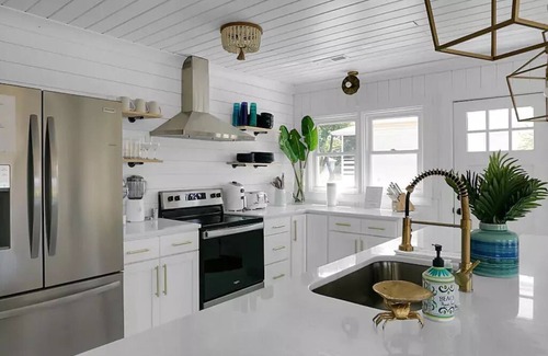 Edisto Island Cottage | Ocean's Eleven Edisto - Cozy Cottage 1 block from the beach!