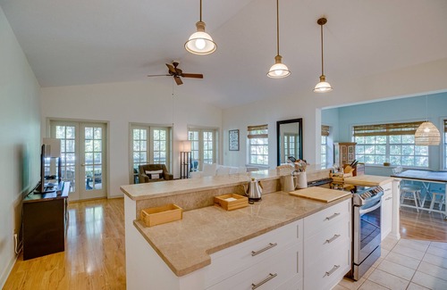 Wabasso Beach Apartment | Ocean, Tennis, Oaks and More