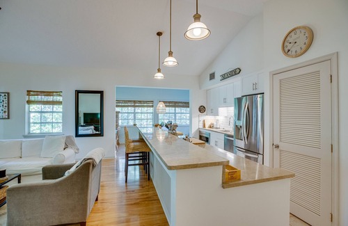 Wabasso Beach Apartment | Ocean, Tennis, Oaks and More