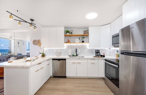 Waikiki Apartment | Ocean View 1BR at Ilikai Marina