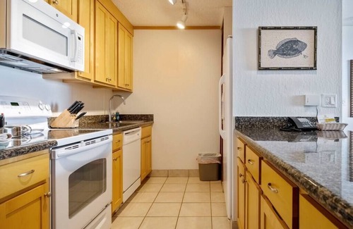 Honokowai Apartment | Ocean view 2 bed/2bath Kaanapali Shores resort gem