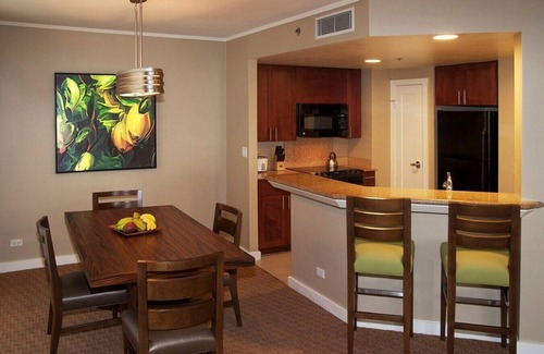 Waikiki Resort | Ocean View 2 Bedroom Plus at Hilton Hawaiian Village Lagoon Tower!