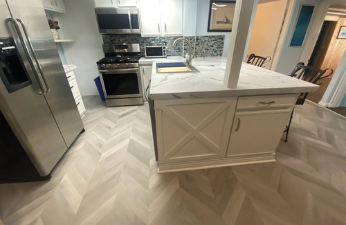 Morro Bay Cottage | Ocean View, 2 King Bedrooms, Hot Tub, lots of outdoor space, 7 decks.