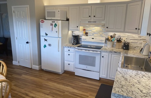 Southwest Harbor Apartment | Ocean view 4 br, huge deck with grill, walk to town, pet friendly locally owned