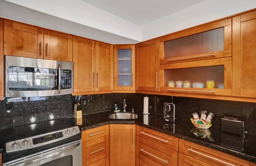 La Gorce Apartment | Ocean View Condo/Beach Service & Pool/618